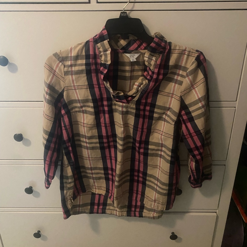 🩷5/$10🩷 Tan and pink plaid blouse